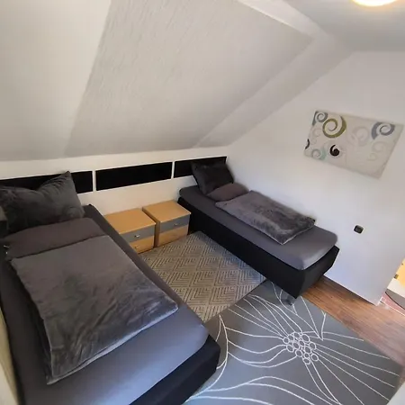 Vieja Casita De Huespedes Con Escaleras Lejlighed